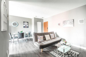 Stunning 2BR - King Bed Apt - PRIME Location